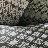 Coussin Kachin gris foncé et blanc